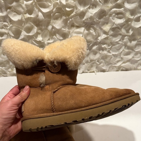 UGG Tan Shearling Winter Boots - Picture 4 of 4